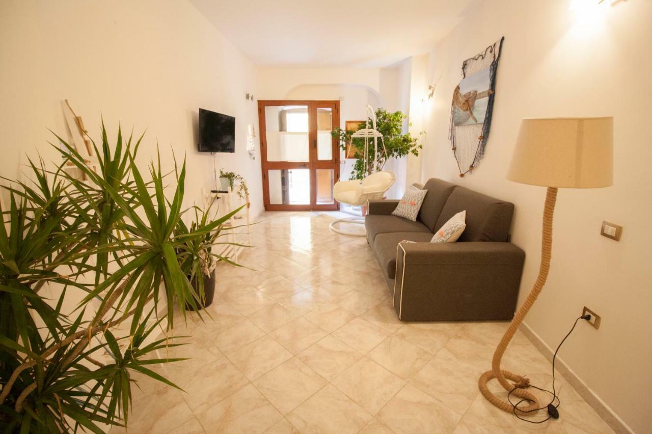 Lanterna Bianca Villa Каляри Екстериор снимка