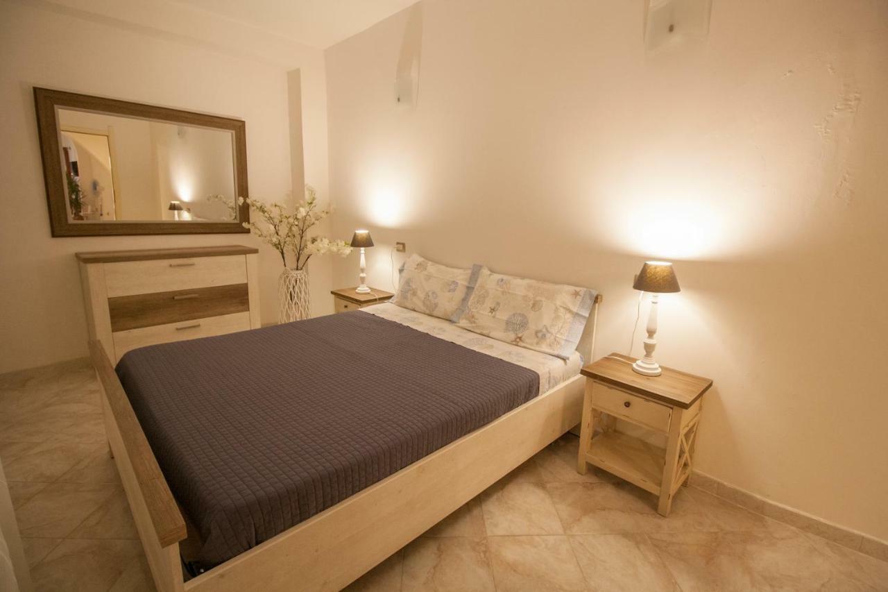 Lanterna Bianca Villa Каляри Екстериор снимка
