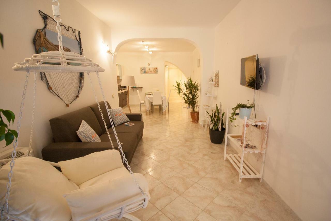 Lanterna Bianca Villa Каляри Екстериор снимка